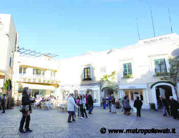 Capri, case solo per i turisti: è emergenza abitativa - Metropolisweb