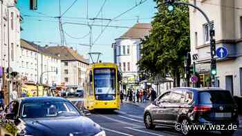 Gervinusplatz Essen: Wieder Straßenbahn-Fahrgast von Auto erfasst - WAZ News