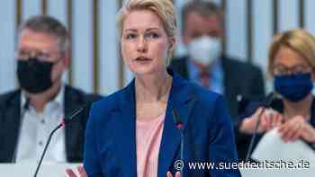 Geschichte - Raben Steinfeld - Schwesig legt Kranz nieder: "8. Mai historischer Tag" - Wissen - Süddeutsche Zeitung - SZ.de