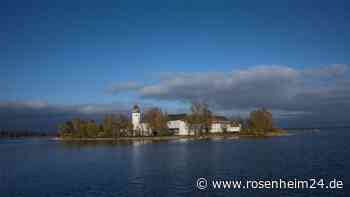 Tiefflieger über dem Chiemsee: Kinder der Ukraine-Flüchtlinge verstecken sich unter dem Tisch