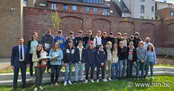 Italiaanse leerlingen ontvangen in Izegems stadhuis | Izegem | hln.be - Het Laatste Nieuws