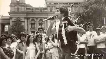 AC/DC frontman Bon Scott led a high-voltage life. But his friends say the singer's unglamorous death at age 33 was not a surprise - ABC News