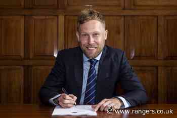 Scott Arfield Signs New Contract - Rangers Football Club