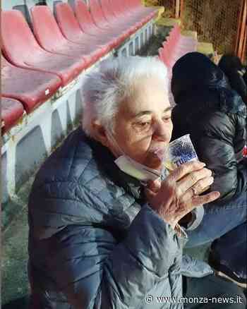Perugia - Monza: nonna Angela a 86 anni nella curva biancorossa | FOTO - Monza-News