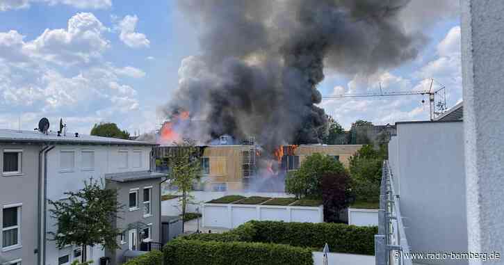 Große Rauchwolke wegen Feuer auf Baustelle – Kinderhort geräumt