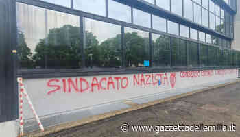 I NO VAX imbrattano nuovamente i muri della CGIL di Parma In evidenza - Gazzetta dell'Emilia & Dintorni
