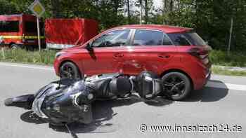 Verkehrsbedingte Bremsung führt zu Auffahrunfall: Motorradfahrer (49) verletzt in Klinik