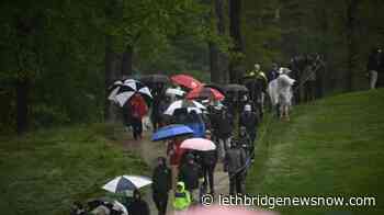 Bradley goes low in mud again, leads Wells Fargo by 2 - Lethbridge News Now