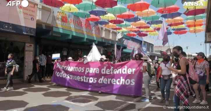 Costa Rica, proteste a San José contro il neopresidente Chaves accusato di molestie sessuali – Video