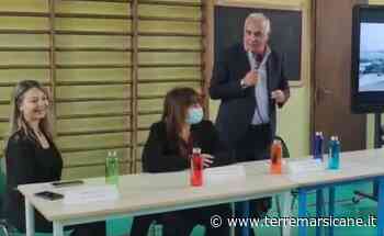 Borracce in tritan agli studenti delle scuole primarie e medie di Avezzano per dire stop al consumo della plastica - Terre Marsicane