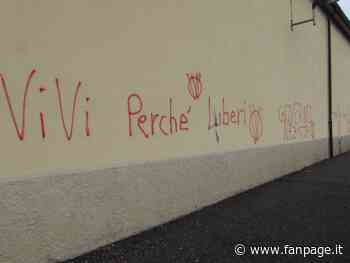 Scritte no vax sul cimitero di Nembro, flagellato dal Covid. Il sindaco: “Oltraggio ai nostri morti” - Fanpage.it