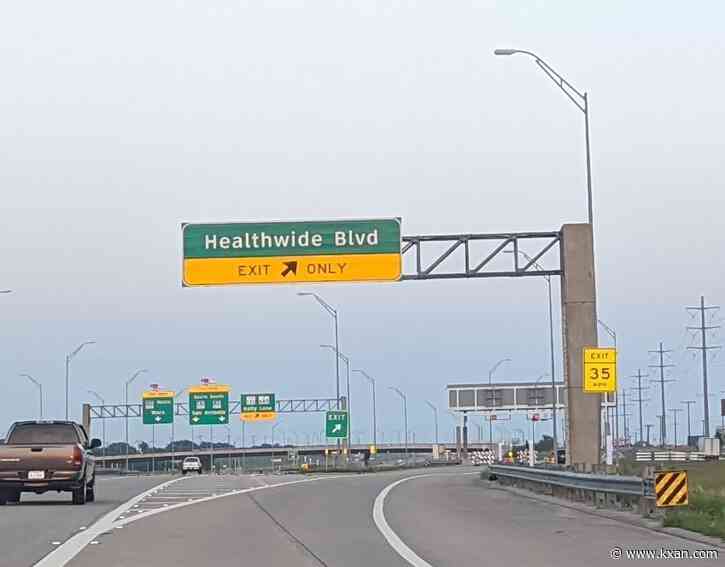 TxDOT replacing misspelled exit sign on SH 45 in Pflugerville