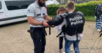 Politiezone Brussel Hoofdstad Elsene sluit peterschap succesvol af met feest. “Het waterkanon had alvast succes.” - Het Laatste Nieuws