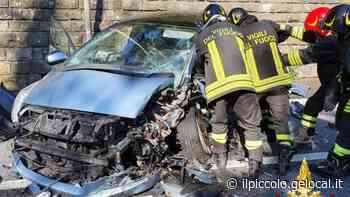 Incidente sulla strada Costiera di Trieste, due automobili coinvolte, un pullman incastrato: cinque feriti - Il Piccolo