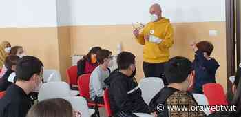 Barcellona PG. Scuola Secondaria di Primo Grado "G. Verga". Le classi prime incontrano il presidente di Legambiente Carmelo Ceraolo - OraWebTv