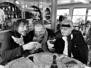 Vittorio Sgarbi, festa per i 70 anni in crociera sul Po: brindisi con Cruciani e Vissani - Corriere