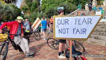 Cyclists, pedestrians and bus-users rally for 'travel justice' - Stuff