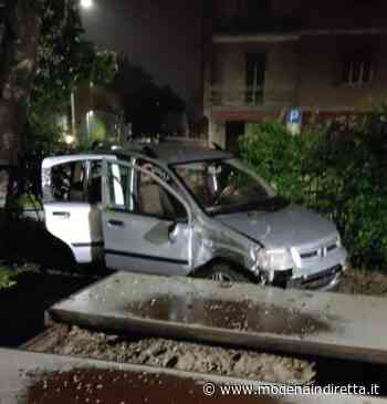 Incidente a Modena, auto finisce nel cortile di un asilo - modenaindiretta.it