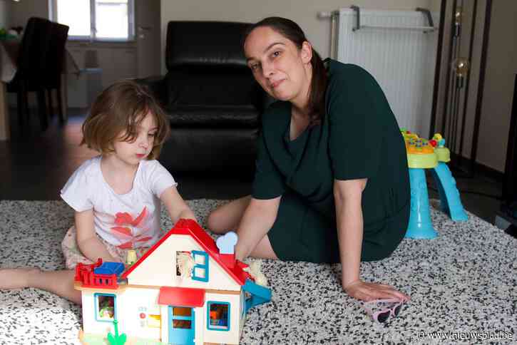 Wachtlijsten in bijzonder onderwijs alsmaar langer: “Ik heb geen flauw idee wat te doen als Oona (4) in september niet van die lijst af is”
