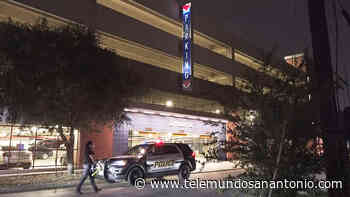Asaltan a hombre en estacionamiento cerca de club nocturno - Telemundo San Antonio
