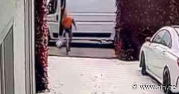 Bewakingscamera filmt koerier bij levering in Pittem: “Niet aangebeld en pakje op onze oprit gegooid.” - Het Laatste Nieuws