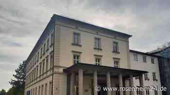 Kontrahentin beleidigt, geschlagen und gewürgt: So wurde eine junge Rosenheimer Gewalttäterin bestraft