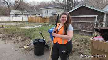 Small but mighty White Pony Lodge team tackles 'gross' littering in Regina alleys
