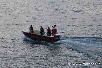 Trovato morto il surfista scomparso da sabato nel lago di Garda - Fanpage.it
