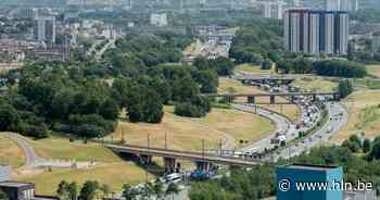 Twee rijstroken versperd door ongeval op de Antwerpse Ring - Het Laatste Nieuws