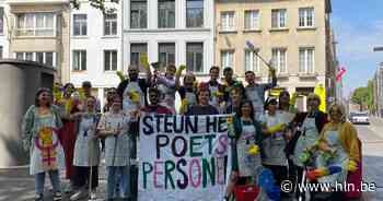 Studenten 'poetsen' tijdens infodag uit solidariteit met poetspersoneel - Het Laatste Nieuws