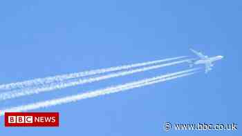 Climate change: Airlines miss all but one target - report