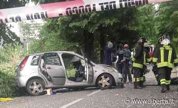 Sbanda e finisce contro un albero a Pisa: morta sul colpo 61enne di Cortemaggiore - Libertà