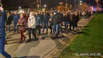 Corona-Spaziergänge: Wann sind Demonstrationen in Ludwigslust-Parchim illegal? - svz – Schweriner Volkszeitung