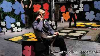 “Flowers”, Andy Warhol e la natura oggetto di produzione di massa - Metropolitan Magazine
