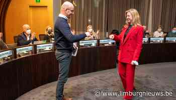 Lommel: Iris Mulkens legt eed af als algemeen directeur van Stad Lommel (22 februari 2022) - Limburgnieuws.be