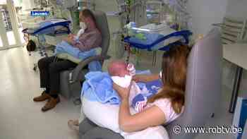Premature tweeling Luna en Mona verblijft in het UZ Leuven: "Hun beentjes waren even groot als mijn pink" - ROB-tv