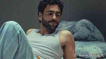 Marco Mengoni e il look con canotta e jeans di tendenza questa estate - Vogue Italia