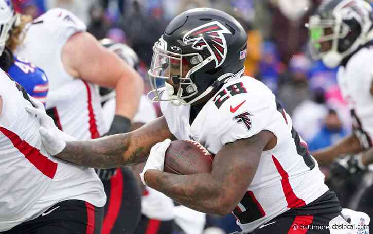 Ravens Sign RB Mike Davis, Adding Depth After 2021 Injuries To Dobbins, Edwards And Hill; Team Cuts Ty’Son Williams