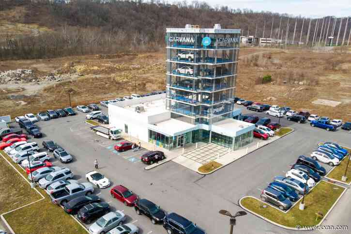 Carvana cuts 2,500 jobs, execs to forego pay for severance