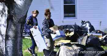 VIDEO: Federal agents execute a search warrant at Nathan Carman's residence - Brattleboro Reformer