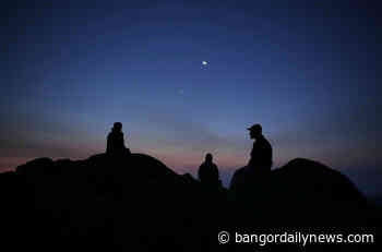 Crews fighting NH brush fire that burned part of Appalachian Trail - Bangor Daily News