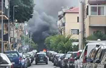 Messina, prende fuoco l'auto di una scuola guida durante un'esercitazione pratica - Lettera Emme