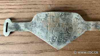 Calgary couple unearths vintage bike licence in their 110-year-old home's garden - CBC.ca
