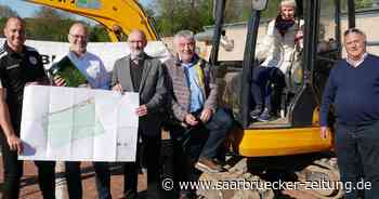 Spatenstich zum Rasenplatz für den FC Noswendel Wadern - Saarbrücker Zeitung