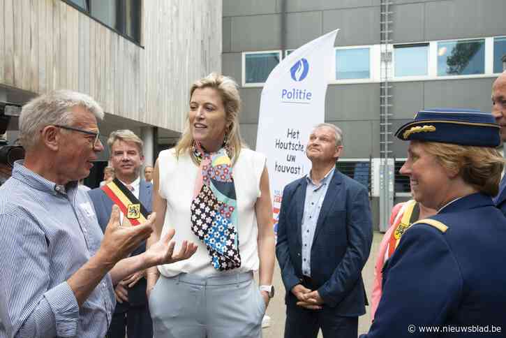 Politievrijwilligers krijgen bezoek van minister Annelies Verlinden: “Ze zijn de echte visitekaartjes voor de zone”