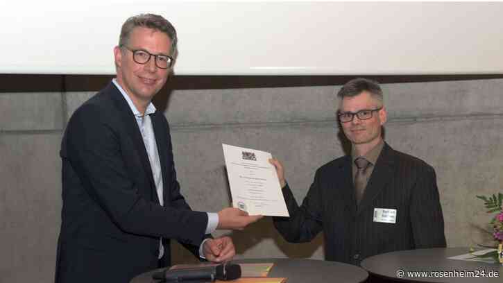 Herausragende Leistung an der TH Rosenheim: Bayerischer Lehrpreis für Prof. Robert Kellner