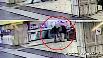 I predoni della metro di Roma, passeggeri accerchiati e derubati