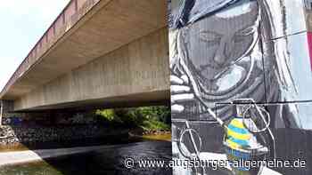 Dieser Künstler steckt hinter dem großen Antikriegsbild an der Lechbrücke