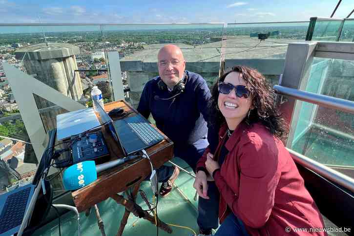 Sven Ornelis en Anke Buckinx maken radio op Sint-Romboutstoren én ze genieten: “Indrukwekkend, echt een aanrader”