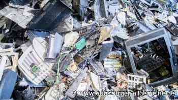 31-Jähriger "taucht" kopfüber in Elektroschrott-Container